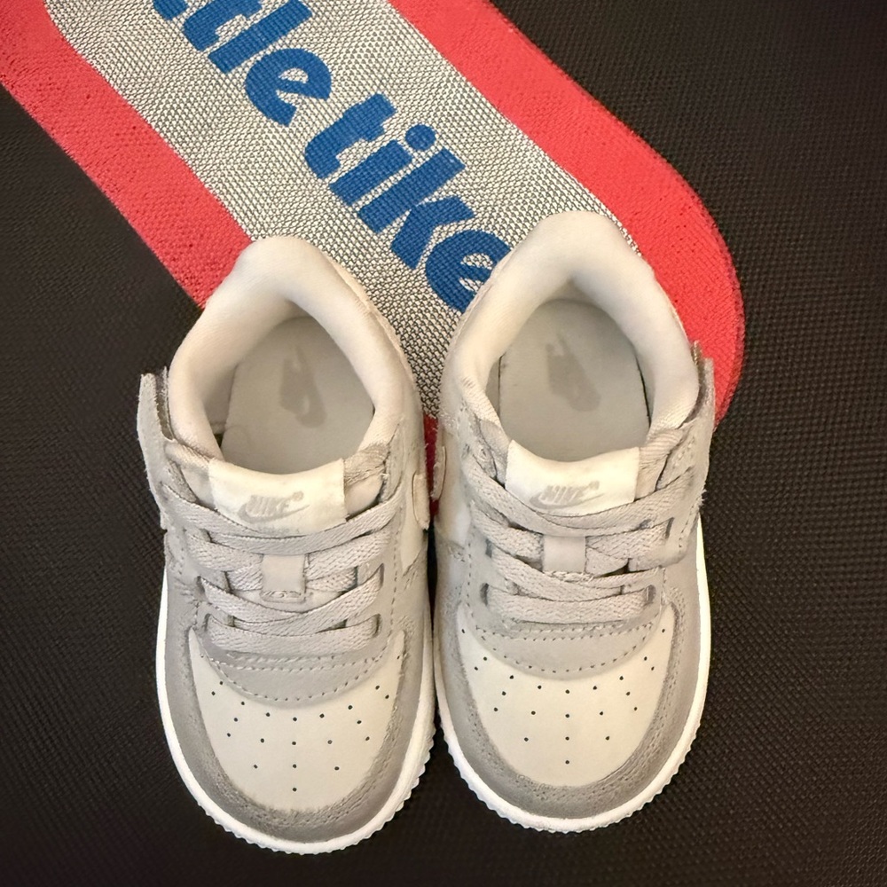 FLASH SALE! Nike Gray Low-Top Sneakers with Suede Panels